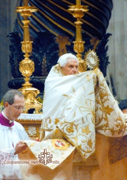 Al momento stai visualizzando L’uso degli “Abiti liturgici”